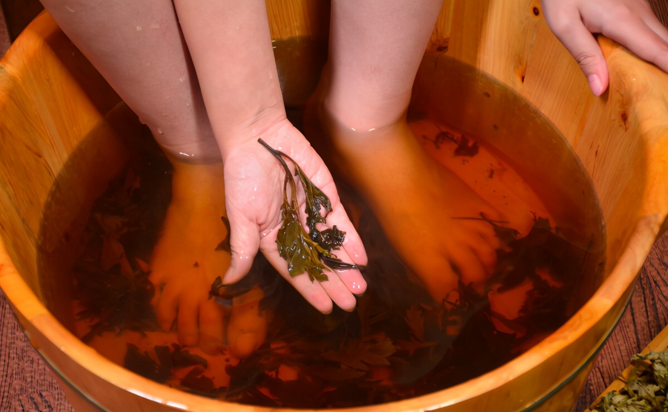 只是泡脚烫伤，却要截掉两根脚趾！糖尿病足，为什么这么可怕？