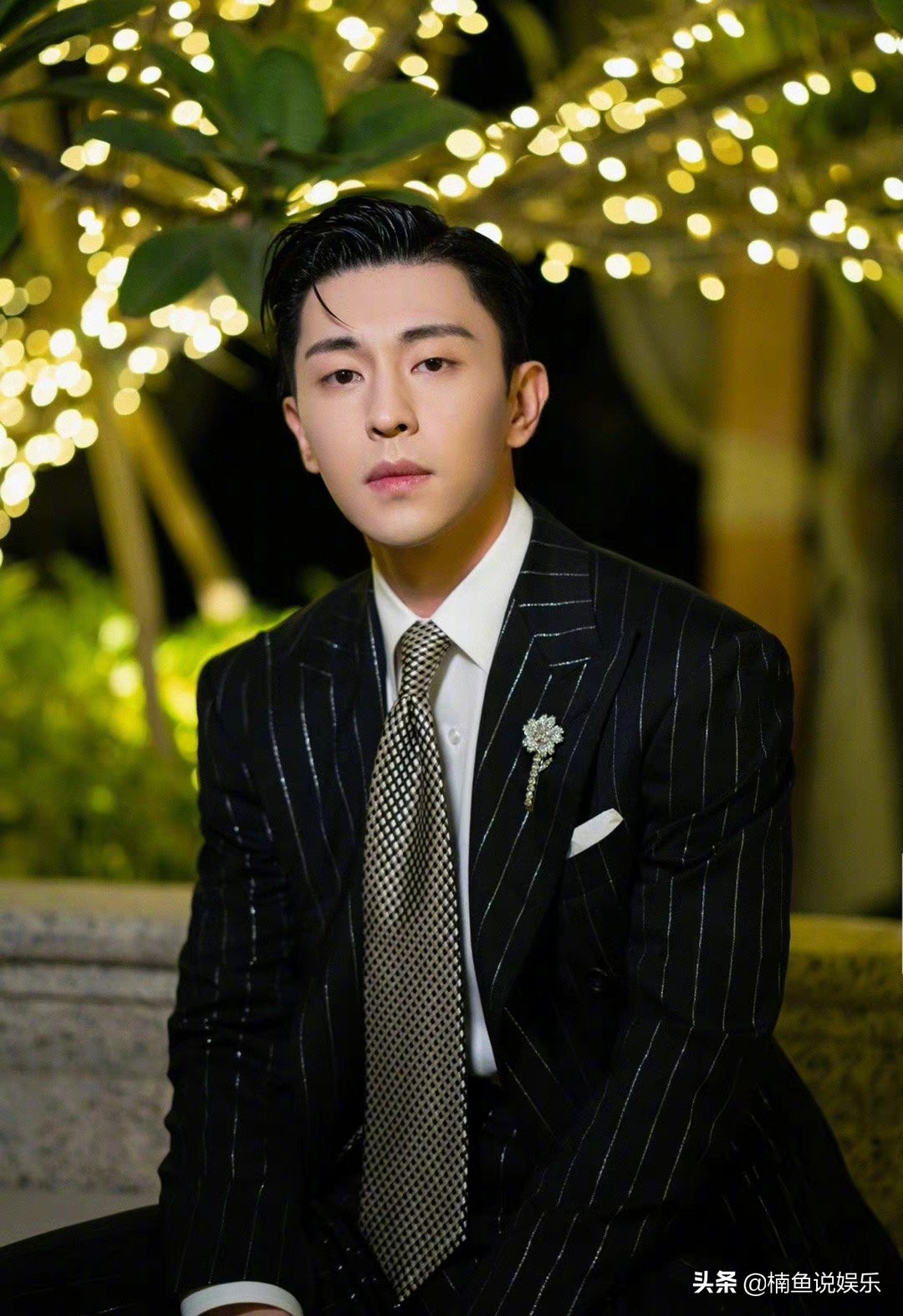 邓伦马龙罕见同框！大明星VS体坛冠军，西装造型帅气迷人