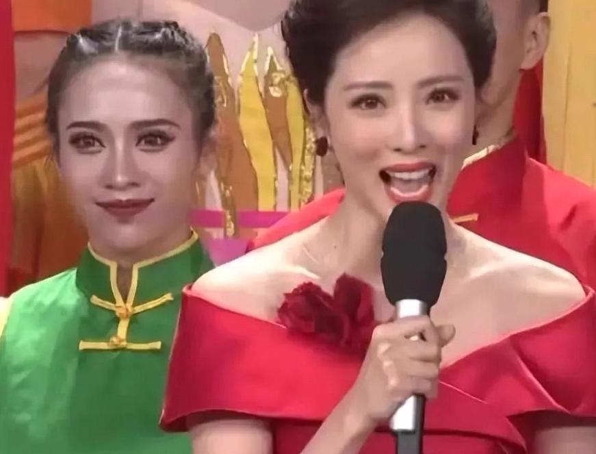 为什么有人化完妆皮肤发亮,妆感油腻是怎么回事