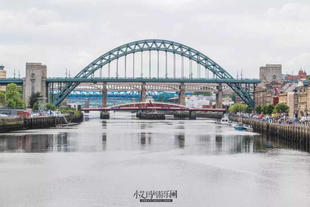 纽卡斯尔，店主为我弹奏了一把十万元的吉他