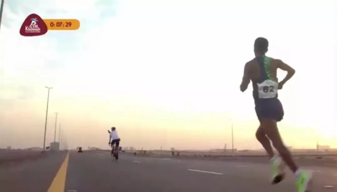 厉害！女子半马世界纪录被打破，成绩1小时04分31秒