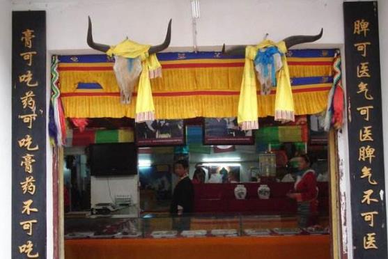 这些方丈和大夫们，您知道自己大门上的对联挂反了吗？