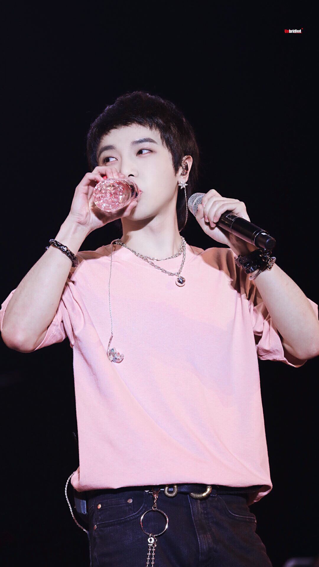 华晨宇续约天娱了吗,华晨宇和天娱解约了还是明星吗