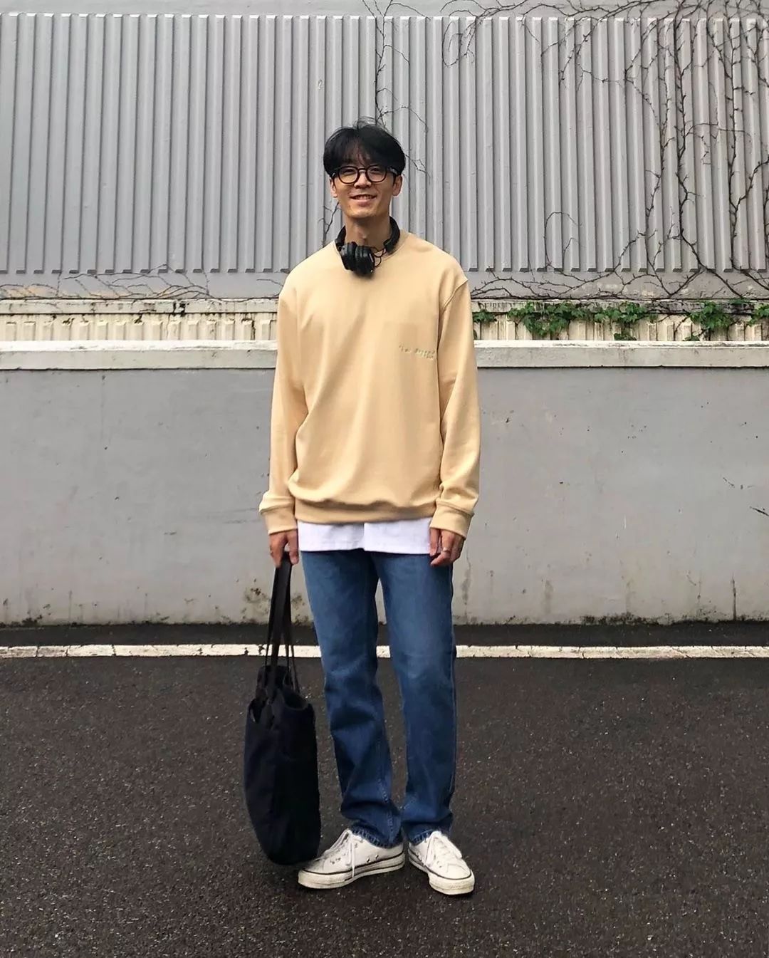 牛仔裤搭什么鞋子最好看,宽阔腿牛仔裤配什么鞋子合适