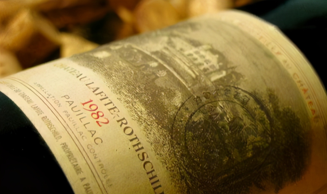 82年拉菲酒不会过期吗,82年拉菲红酒有多少酒精度