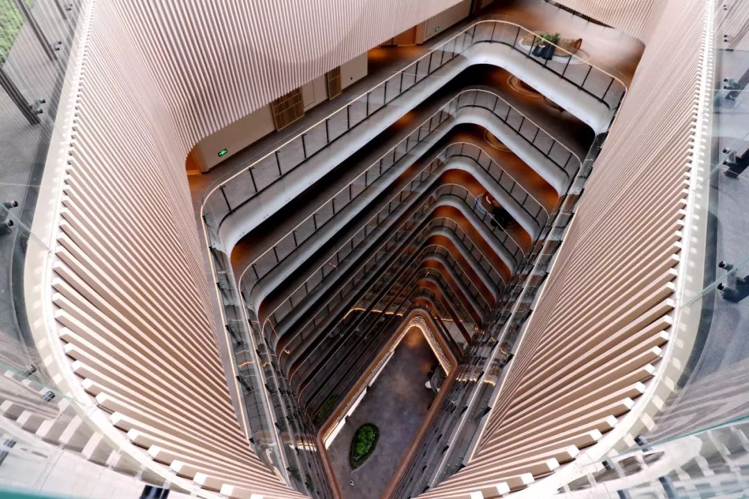 这才是真正意义上的豪华邮轮,号称全球顶级豪华邮轮