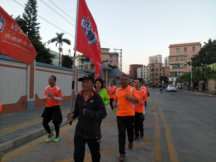 魅力深马，微马同行！六约微马助力深圳国际马拉松