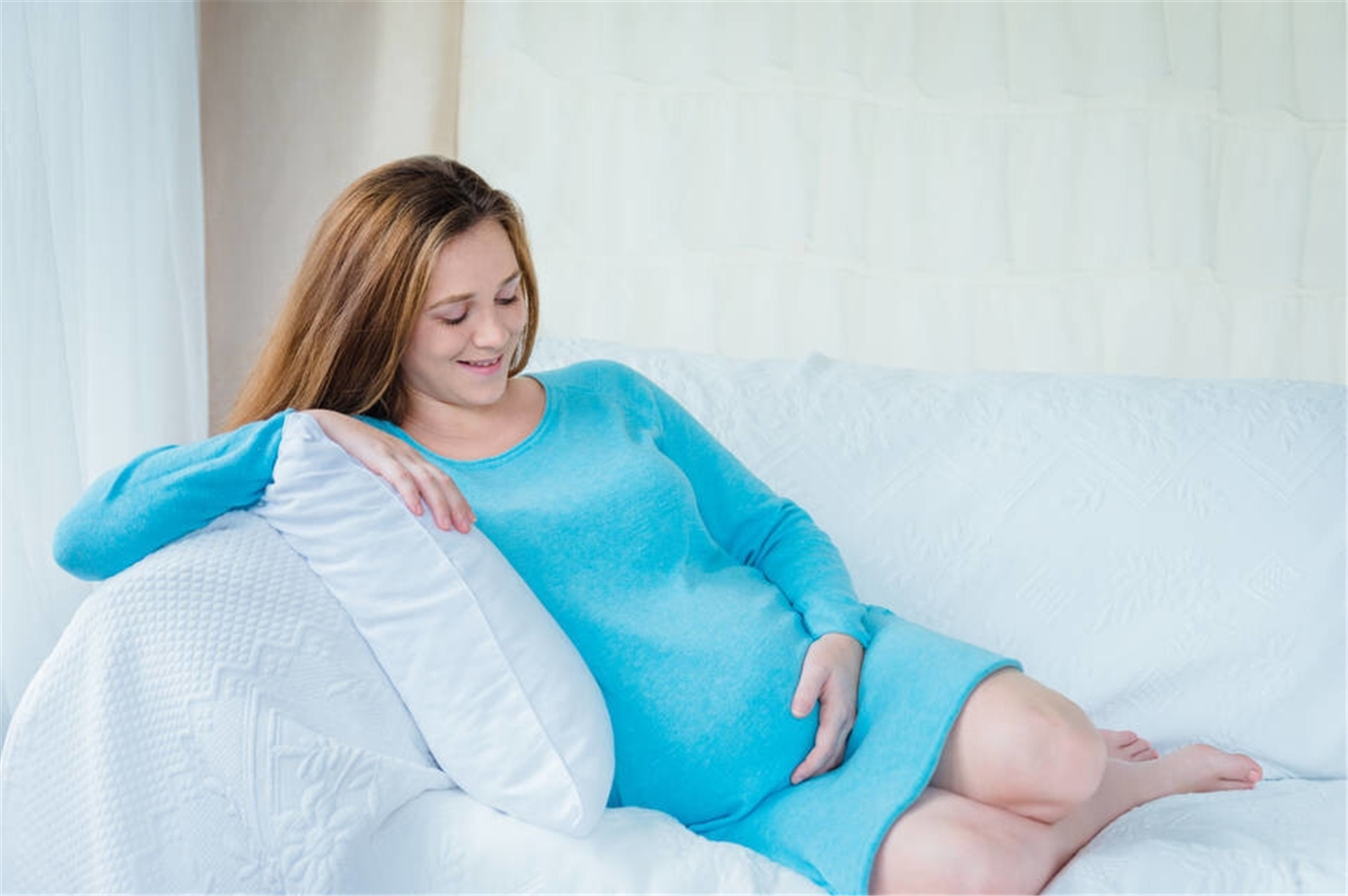 胎宝宝一般怎么动,怎么判断胎宝宝动是手还是脚动