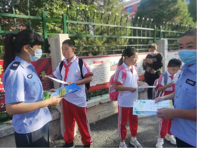 法治宣传进校园护航青春伴成长,法治护航健康成长普法进校园