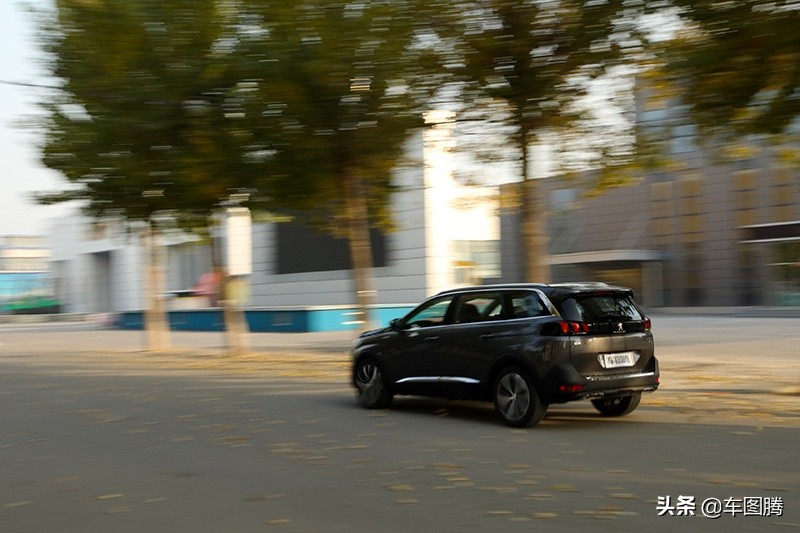 东风标致suv最新款7座5008自动,沉浸式体验新款标致5008白色