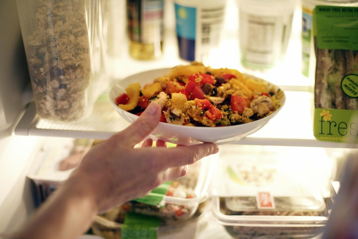 饭菜吃不完可以倒掉吗,饭菜吃不完该倒掉还是硬撑