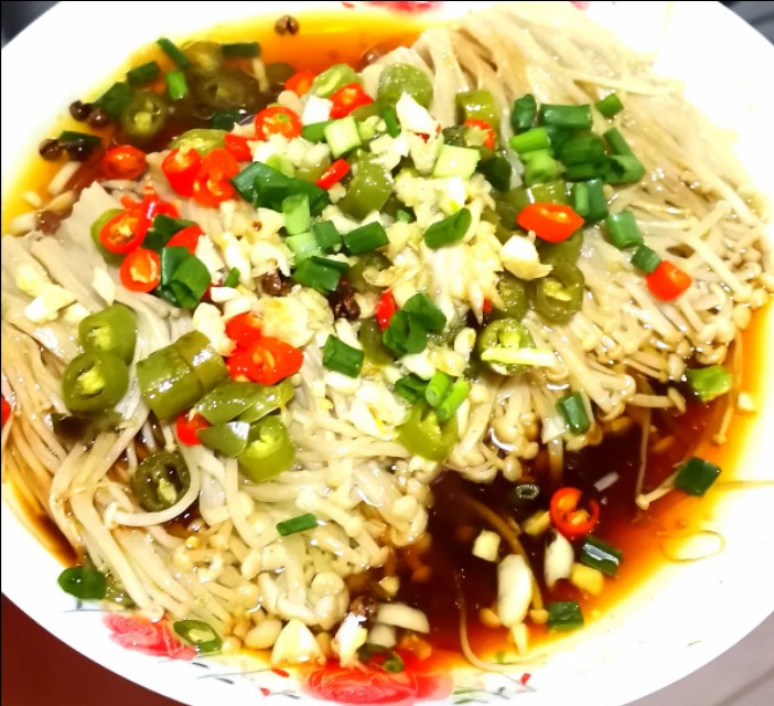 金针菇也可以这样做香辣可口,怎么做麻辣金针菇才好吃