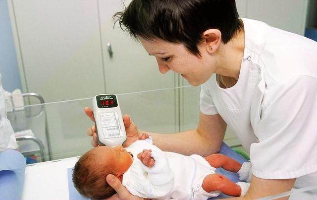 新生儿黄到什么程度有黄疸,出生10多天的宝宝黄疸是什么原因