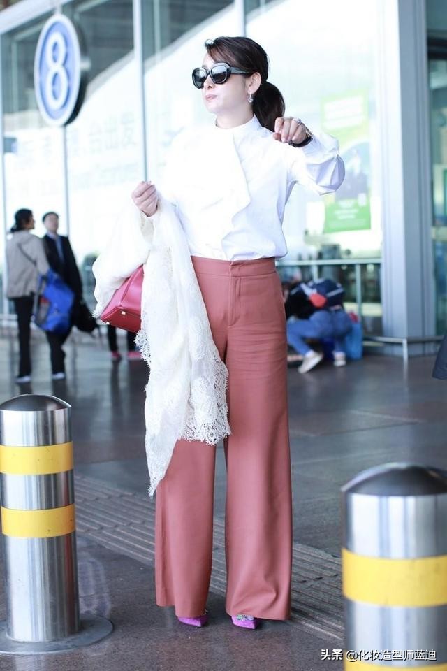 秦海璐白衬衫怎么搭,秦海璐穿西装走混搭风美又飒