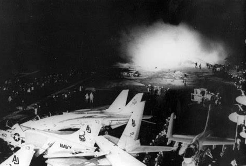 美军航母损管,神级损伤是什么造成的