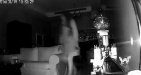 杨幂被拍在横店,杨幂被镜头包围照片