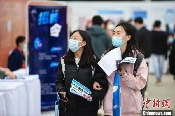 求职者缺乏自信，让修改简历成了火爆生意