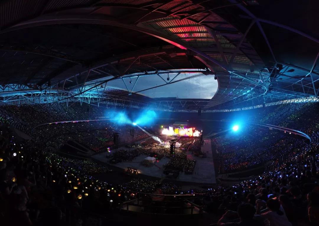 他们征服了这被世人铭记的传奇音乐圣殿，再次创造K-pop新历史