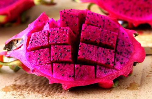 红心火龙果便宜还是白心便宜,买火龙果跟苹果