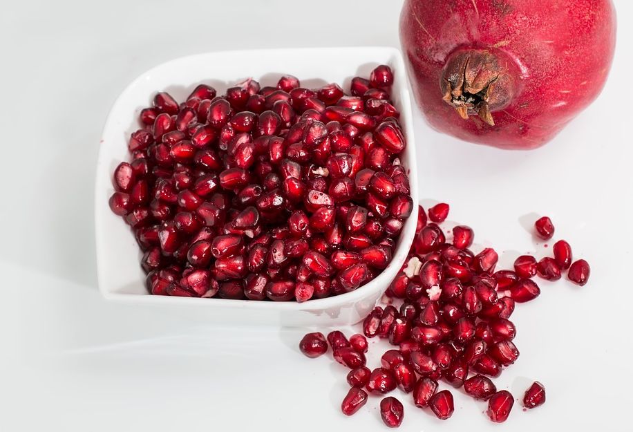 石榴做饭,拿石榴当饭