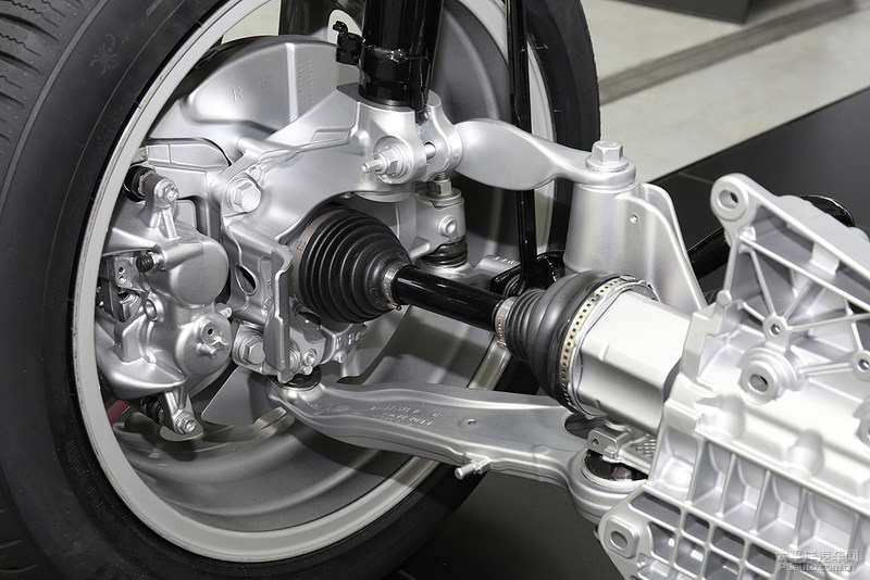 全新揽胜极光越野表现,全新一代路虎揽胜极光车评