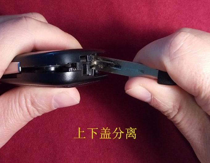 丰田凯美瑞2.0钥匙怎样换电池,2013年凯美瑞钥匙换电池型号