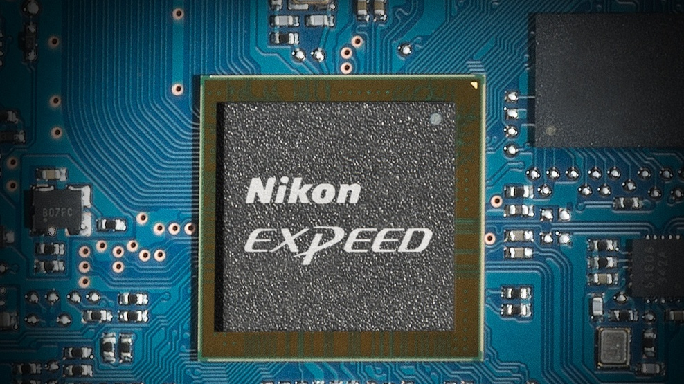 微单与入门级单反怎么选,尼康单反大三元和微单大三元