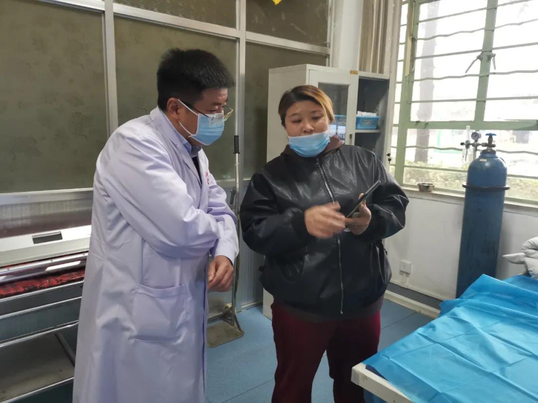 「爱心接力彰显媒体担当」5000万网友共同关注已有医院愿为小茜茜承担所有外科手术医治（图）