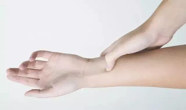 每天锻炼十分钟改善肩周炎颈椎病,每天五分钟治疗颈椎肩周炎的视频