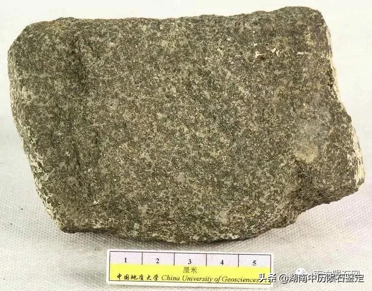 月球陨石与地球矿石的区别,月球陨石和矿石有什么区别