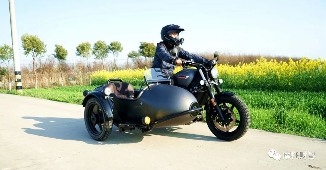 胖虎试驾：长江边三轮Bobber400