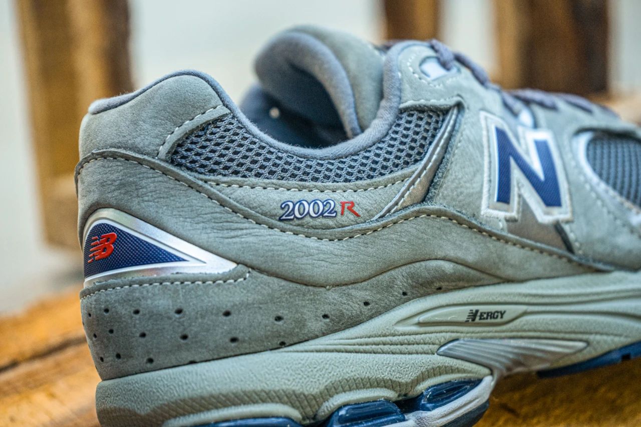 newbalance2002r麂皮复古蓝米白,好看的newbalance外套