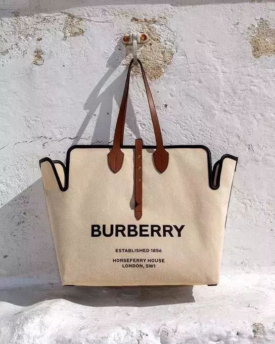 太刺激了吧！这里有几个快递盒想请你偷看