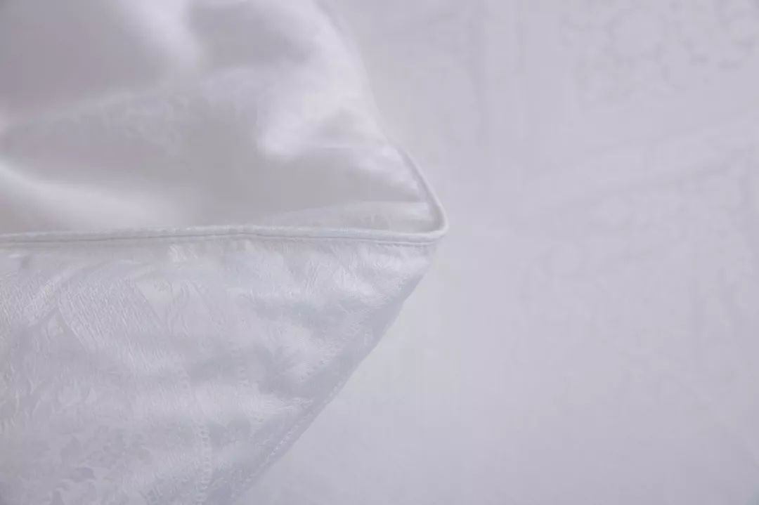 冬天蚕丝被多重比较好,冬天怎么解决蚕丝被不够暖