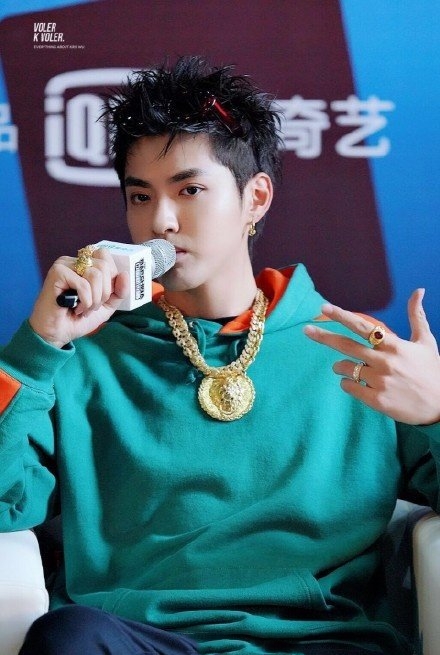 伊万卡二郎腿霸气视频,伊万卡下飞机霸气视频