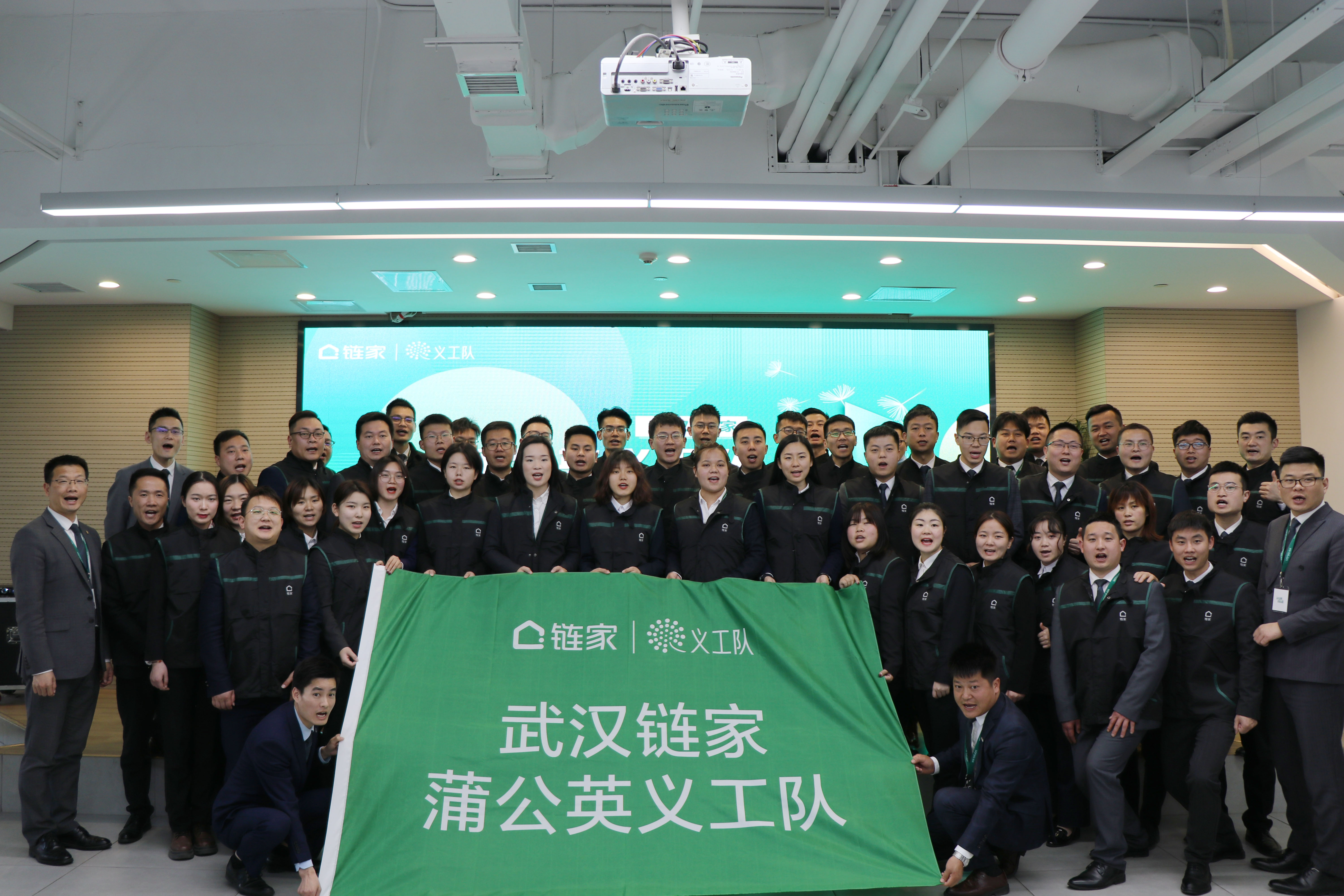 武汉义工团队视频,蒲公英志愿者协会成立