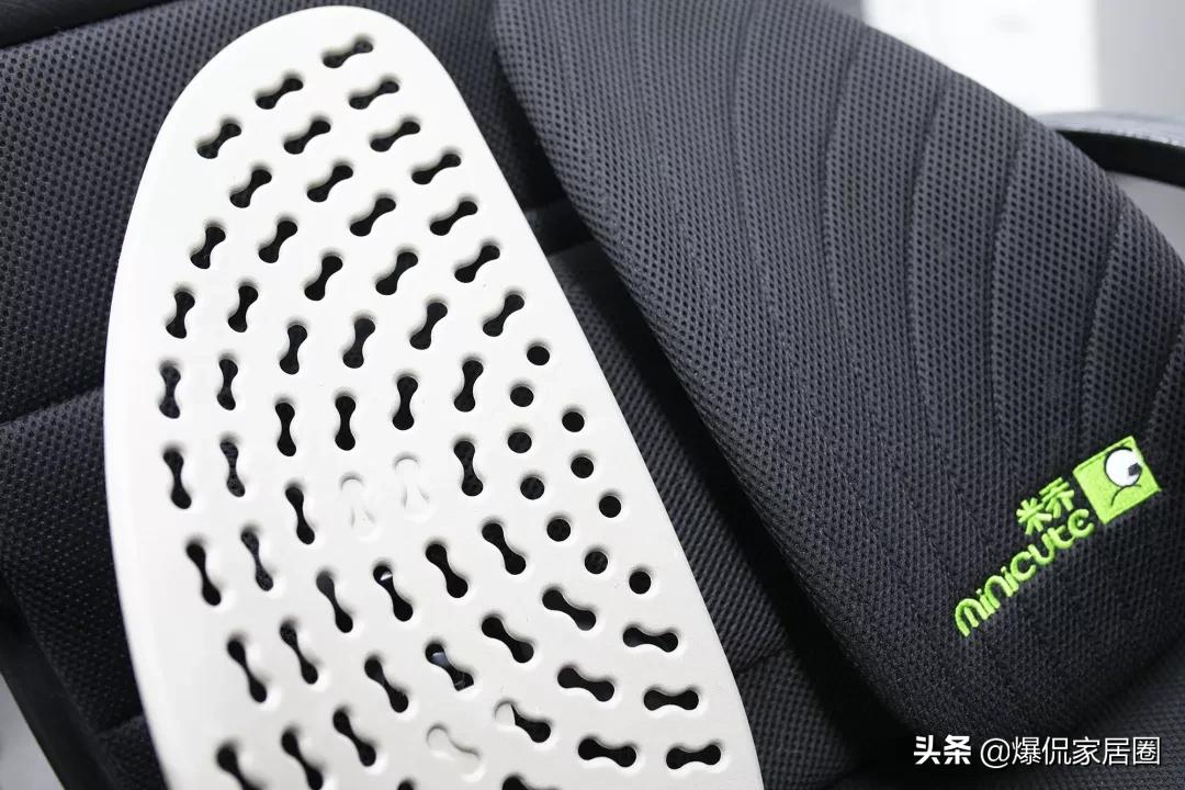 最损害腰椎的坐姿,这4种坐姿严重拉低颜值