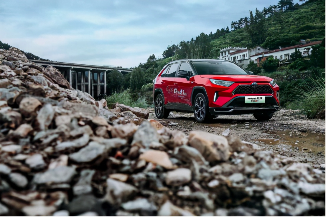 丰田双擎混动最新款,千里长测