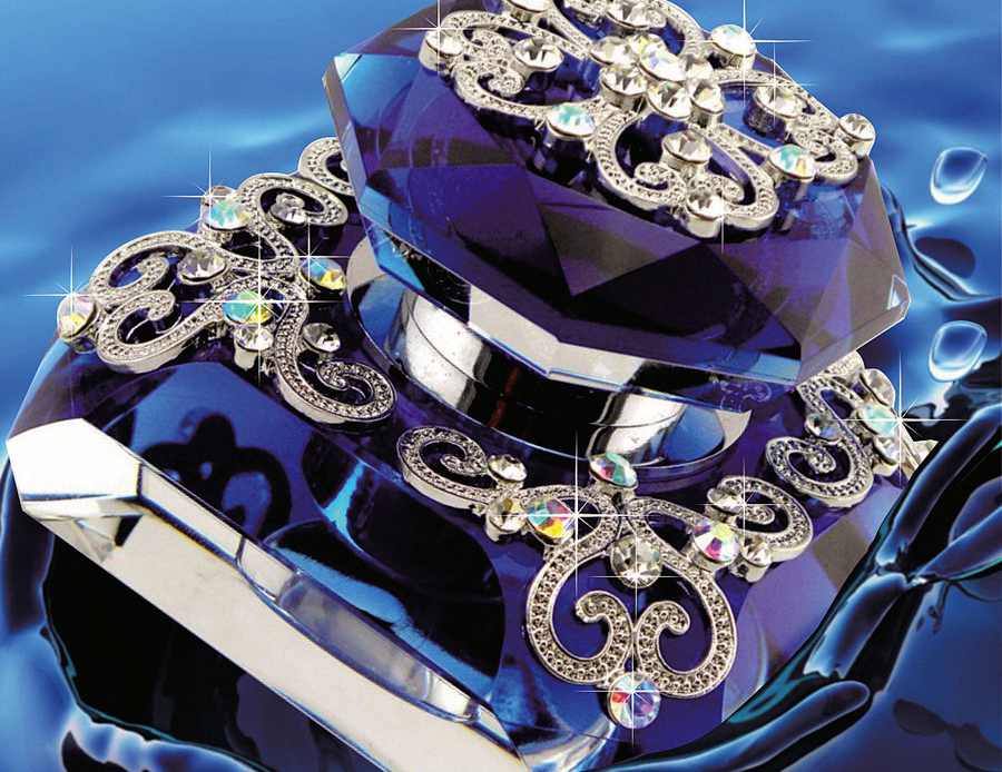 车里有霉味用什么车载香水,车上什么香水味道淡而且持久留香