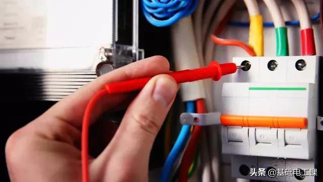 为什么随时带一个万用表，三支电笔，是我的粉丝我才送福利