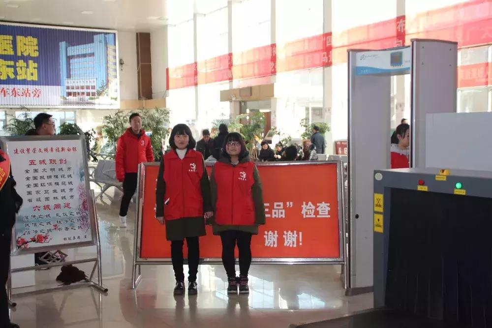 白银：爱心志愿者成为汽车站春运一道最亮风景线