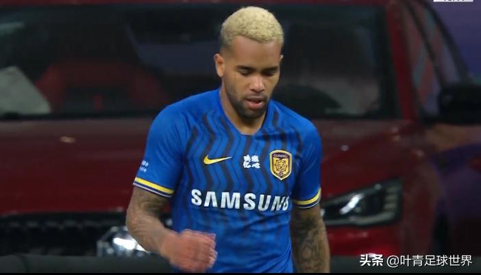 1红3黄0争议，韩国裁判MVP！91分钟暖心一幕，中超少见