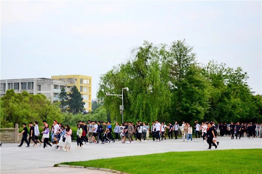 厉害了我的大学！100张图告诉你，有一种青春叫瑶湖高校！