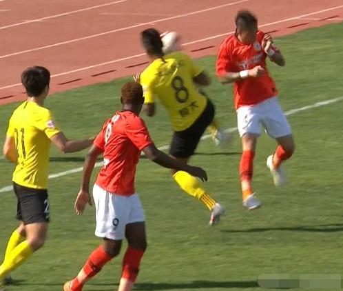 恒大犯规红牌,恒大亚冠飞铲红牌