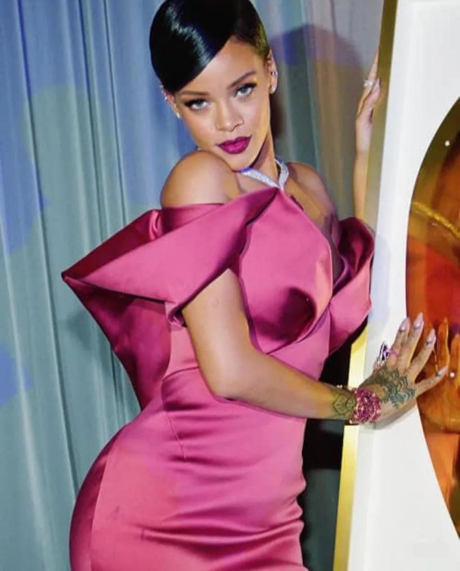 蕾哈娜同款文胸,维密大秀歌曲现场蕾哈娜