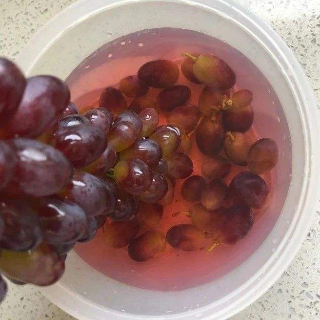 紫米洗了变白色正常吗,紫米洗后米变白色是染色的吗