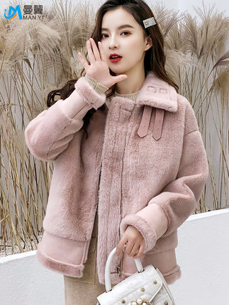 冬天保暖穿搭还得看羊羔毛外套,冬日羊羔毛外套怎么样穿不臃肿