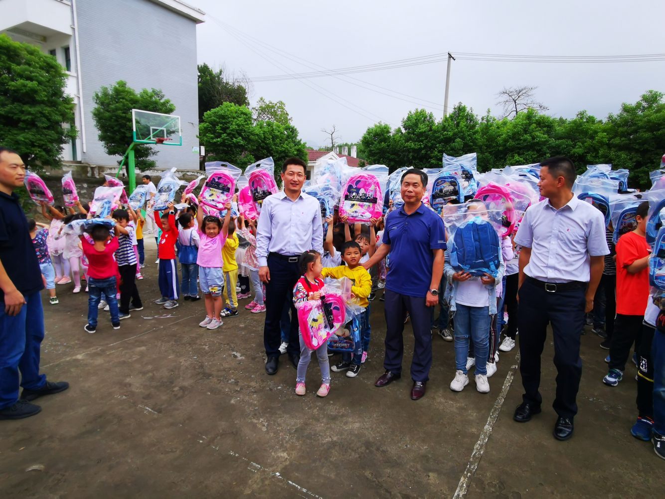鐖卞績涔﹀寘鎹愯禒,鎹愯禒鐖卞績涔﹀寘鎯呮殩瀹朵埂瀛﹀瓙