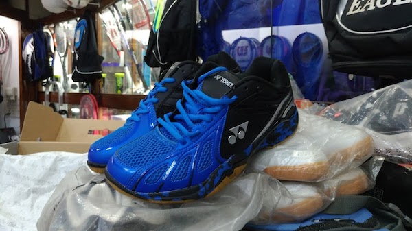 探秘尼泊尔羽球：国家队午餐吃方便面川崎球拍最畅销