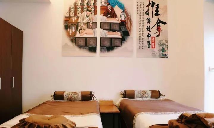 2个00后小伙开店1年赚了2000万,25岁小伙两年开十家餐饮店